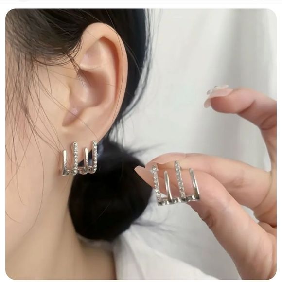 Jewelry - Claw Cuff Earrings
